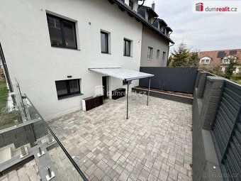 +popl. 8000, , Nabízíme k pronájmu moderní byt č. 1 o dispoz