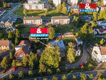 Nabízíme samostatně stojící rodinný dům se zahrádkou a s při