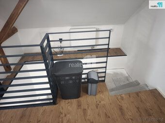 , Nabízíme k prodeji řadový patrový cihlový dům v obci Stěže