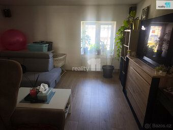 , Nabízíme k prodeji řadový patrový cihlový dům v obci Stěže
