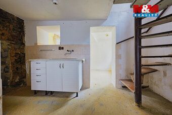 Exkluzivně nabízíme k prodeji samostatně stojící rodinný dům