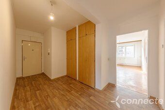 Nabízíme k pronájmu prostorný byt 3+1 o velikosti 79,6 m ve 