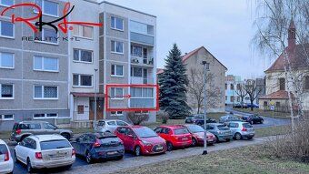 Exkluzivně nabízíme k pronájmu byt 1+1 se zasklenou lodžií v
