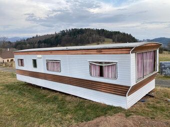Prodám Mobilní dům o rozměrech 9x3m. Dům disponuje dvěma lož