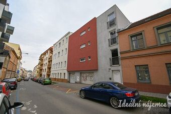 Nabízíme vám k pronájmu stylový a moderně řešený byt o dispo