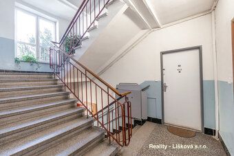 Nabízíme Vám ke koupi byt 2+1 v cihlovém domě v atraktivní l