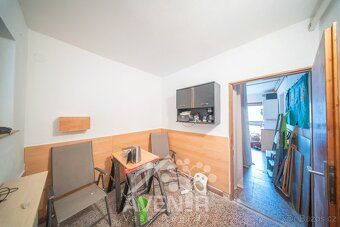 Ev.č. 69512 Nabízíme k prodeji prostorný rohový rodinný dům 