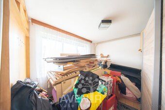 Ev.č. 69512 Nabízíme k prodeji prostorný rohový rodinný dům 