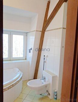 Nabízíme k pronájmu podkrovní byt 1+kk, o ploše 61m2 s balko
