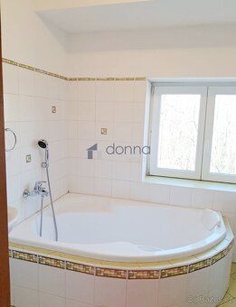 Nabízíme k pronájmu podkrovní byt 1+kk, o ploše 61m2 s balko