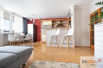 Nabízíme byt 3+kk o celkové výměře 83m2 včetně lodžie a skle