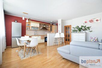 Nabízíme byt 3+kk o celkové výměře 83m2 včetně lodžie a skle