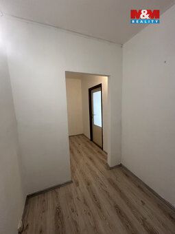 Nabízíme pronájem útulného bytu 1+kk v ulici Žežická. Tento 