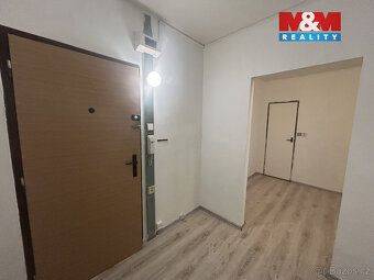 Nabízíme pronájem útulného bytu 1+kk v ulici Žežická. Tento 