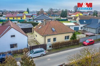 Nabízíme k prodeji rodinný dům na okraji obce Tišice ideální