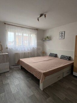 Nabízíme k prodeji rodinný dům se čtyřmi byty v blízkosti Ji
