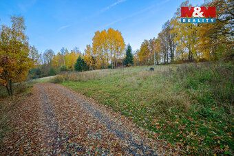 Nabízíme ke koupi stavební pozemek o výměře 1 000 m² v obci 