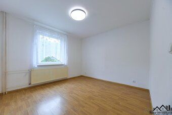 Nabízíme k pronájmu: Zděný bezbariérový byt 2+1 v osobním vl
