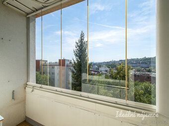 K dlouhodobému podnájmu nabízíme byt o dispozici 2+1 v atrak