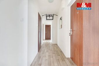 Nabízíme k prodeji prakticky řešený byt o dispozici 4+1 a po