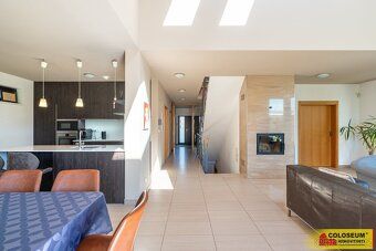 Ev.č. E1327B060 Luxusní vila 8+kk v Bílovicích nad Svitavou 