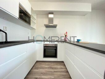 Nabízíme k pronájmu světlý a prakticky řešený byt 1+kk (35 m
