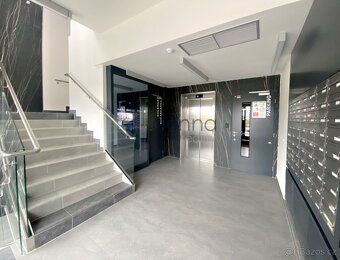 Pěkný byt 2+kk/T, plocha 51m2 + terasa 9,7m2, ve 4. patře no