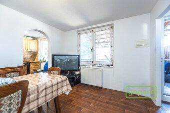 Nabízíme k prodeji rodinný dům ve Středoklukách, situovaný v