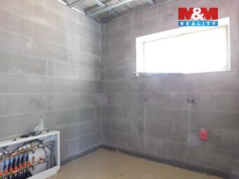 Nabízíme k prodeji samostatně stojící rodinný dům ve fázi vý
