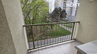 Nabízíme k pronájmu světlý a příjemný byt o dispozici 3+kk a