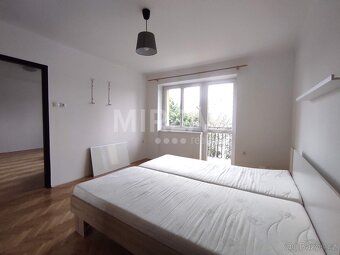 Nabízíme Vám k pronájmu byt 2+1, 55 m2 s balkonem v obci Lys
