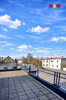 Nabízíme k pronájmu komerční prostor o velikosti 57 m² v atr