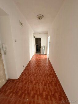 Nabízíme k pronájmu byt o celkové velikosti 60m2. Byt se nec