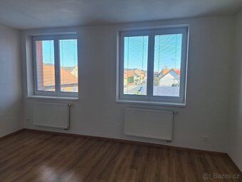 Nabízím k pronájmu prostorný byt 2kk o výměře 80 m² v klidné