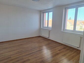 Nabízím k pronájmu prostorný byt 2kk o výměře 80 m² v klidné