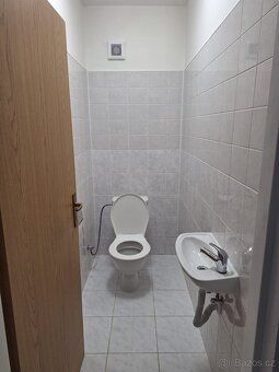 Nabízím k pronájmu prostorný byt 2kk o výměře 80 m² v klidné