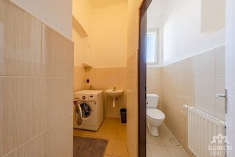 Nabízíme k pronájmu bytovou jednotku typu 3+kk o velikosti 6