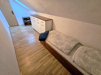 Nabízíme k pronájmu prostorný a vybavený byt 4+kk (~100 m²) 