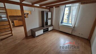 Pronájem hezkého bytu 1+kk ( 37 m2 ) v Opavě na ul. Olomouck