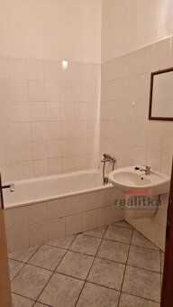 Pronájem hezkého bytu 1+kk ( 37 m2 ) v Opavě na ul. Olomouck