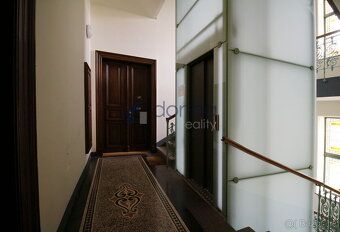 Nabízíme k pronájmu stylový byt 2+1/balkon, 80m2, ve 4. patř