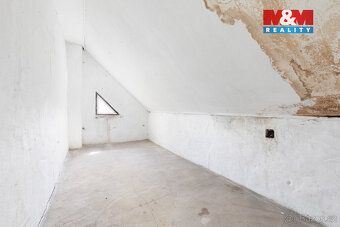 Dnes rodinné bydlení a „zítra“ dvě samostatné jednotky. Disp