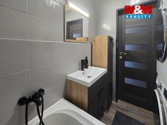 Exkluzivně nabízíme k prodeji prostorný byt 3+1 se zasklenou