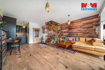 Nabízíme k prodeji světlý mezonetový byt 2+kk o užitné ploše