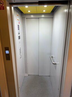 Pronajmu dlouhodobě garážové stání v parkovacím domě Voroněž