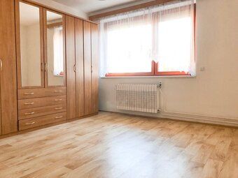 K pronájmu vícegenrační rodinný dům v obci Horoměřice o celk