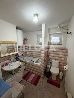 Nabízím k prodeji prostorný byt 3+1 o velikosti 94 m² v klid