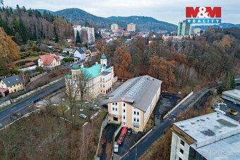 Nabízíme k prodeji obchodní objekt v centru města Nejdek, vh