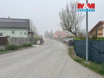 Nabízíme k prodeji garážové stání o celkové ploše 16 m². Nac
