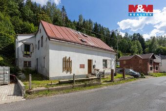 Nabízíme Vám nezvykle prostorný dům v Kraslicích ve stavu za